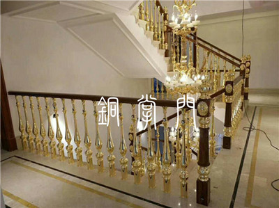 铜栏杆，第一眼便已经喜欢上了！